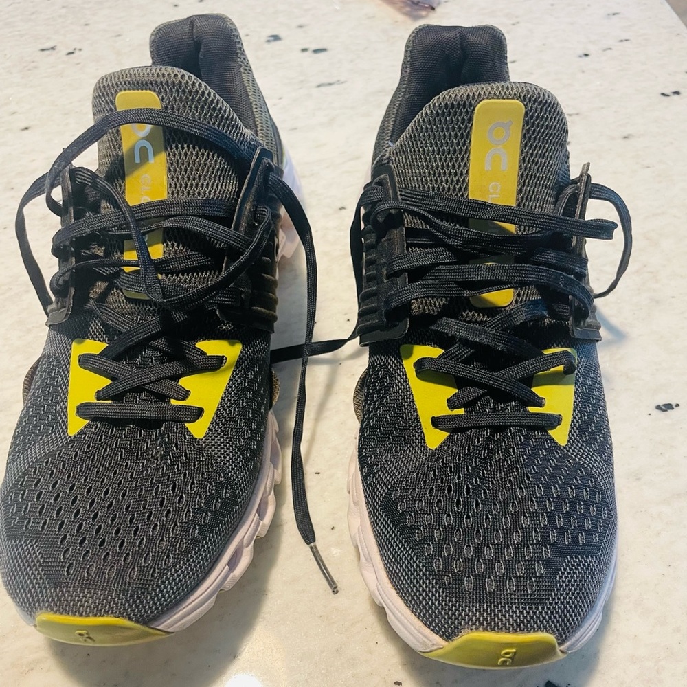 On cloud cloud swift mens 8.5 womens 10